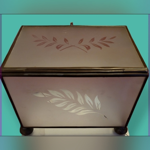 Vintage Clear Glass W/ Brass Curio Jewelry Box Frosted Floral Etchings - Picture 3 of 8